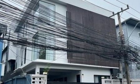 ให้เช่าอาคารพาณิชย์ / สำนักงาน - อาคาร 3 ชั้น สภาพใหม่ให้เช่า 100 ตารางวา 360 ตารางเมตร แอร์ 6ซอย 20 มิถุนา ย่านสุทธิสาร