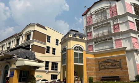 ขายทาวน์เฮาส์ - ขายหรือเช่าบ้านกลางเมือง แยกรัชดา-ลาดพร้าวชั้น3มี4นอน3น้ำพื้นที่200ตร.ม.แอร์5เครื่องซื้แล้วเข้าอยู่ได้เลยเช่าเพียง300000บาท/เดือน