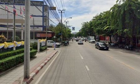 ขายที่ดิน - ขายที่ดินพร้อมสิ่งปลูกสร้าง นาคนิวาส ซอย 2 ใกล้ Central EastVille