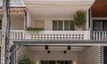 ขายทาวน์เฮาส์ - เจ้าของขายเอง! บ้านรีโนเวทใหม่ทั้งหลัง หมู่บ้านสินทวี 8 พระราม 2 พร้อมอยู่ ราคา 3.69 ล้านบาท