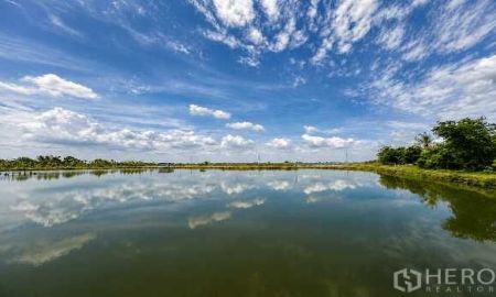 ขายที่ดิน - ขายที่ดินผืนใหญ่ 118 ไร่ ทำเลดี หน้ากว้าง 140 เมตร บางน้ำเปรี้ยว ฉะเชิงเทรา HRE00815