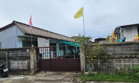 ขายบ้าน - ขายด่วน ที่ดินแปลงมุมติดถนนซอย พร้อมบ้านครึ่งปูนครึ่งไม้ และห้องเช่า 8 ห้อง ซอยรามอินทรา 47