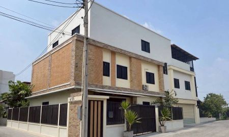 ขายอาคารพาณิชย์ / สำนักงาน - ขาย Home ofice ขนาด 3 ชั้น เนื้อที่ 82 ตร.ว.ถ.แกลง-บ้านบึง อ.บ้านบึง จ.ชลบุรี