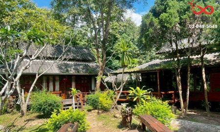 ขายอพาร์ทเม้นท์ / โรงแรม - ขายรีสอร์ท ต.ทุ่งยาว อ.ปาย แม่ฮ่องสอน เนื้อที่ 4 ไร่เศษ พร้อมบ้านพักไม้สักทอง 5หลัง ใกล้แหล่งท่องเที่ยว