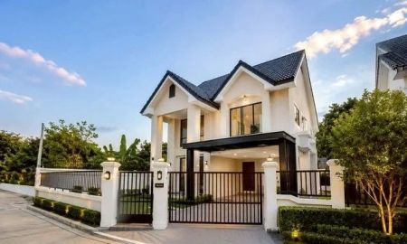 ขายบ้าน - บ้านเดี่ยว 2 ชั้น รีโนเวทใหม่ หมู่บ้าน เฟอร์เฟค เพลส รามคำแหง 164 บ้านสวย พร้อมอยู่ ทำเลดี ใกล้รถไฟฟ้า และสิ่งอำนวยความสะดวกครบครัน