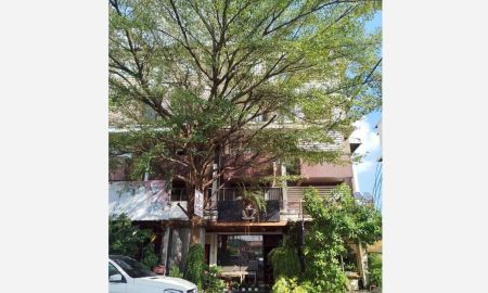 ขายอาคารพาณิชย์ / สำนักงาน - ขายอาคารพาณิชย์ ตึก 4 ชั้น โชคชัย 4 เขตลาดพร้าว รถไฟฟ้าสีเหลือง สถานีโชคชัย 4 อยู่หน้าปากซอย