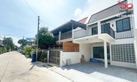 ขายทาวน์เฮาส์ - ขายทาวน์เฮ้าส์ 2 ชั้น 22 ตรว. รีโนเวทใหม่ ซอยอ่อนนุช 40 สุขุมวิท 77 ใกล้ BTS