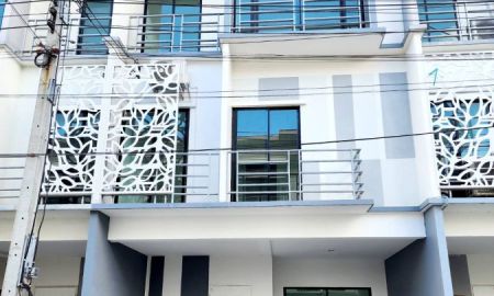 ขาย-ให้เช่าทาวน์เฮาส์ - ขาย-ให้เช่าทาวน์โฮมสไตล์โมเดิร์น บ้านใหม่ 3ชั้น ย่านวัชรพล ทาวน์โฮมใหม่แอทไนซ์ วัชรพล ซอย9