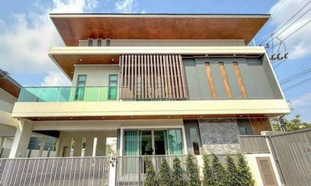 ขายบ้าน - ขายพูลวิลล่าหรู พัทยา ใกล้มาบประชัน พร้อมโซลาร์เซลล์ TP-H2297
