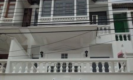 ให้เช่าทาวน์เฮาส์ - ให้เช่าทาวน์ 3.5 ชั้น 30 ตร.วา 250 ตรม .ถนน นราธิวาส 16 เหมาะอยู่อาศัย หรือ ออฟฟิศ