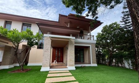 ให้เช่าบ้าน - ให้เช่าบ้านหรู 2 ชั้น หมู่บ้าน Narasiri Pattanakarn-Srinakarin 135 ตร.ว.ใกล้โรงเรียนนานาชาติ และ MRT คลองกลันตัน