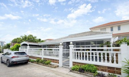 ให้เช่าบ้าน - ใกล้เดอะซีน ทาวน์อินทาวน์ 400 ม.ร่มรื่น Studio ถ่ายแบบ บ้านเดี่ยว 3 นอน 3 น้ำ 60 ตร.ว.พ 200 ตร.มทำเลศักยภาพ