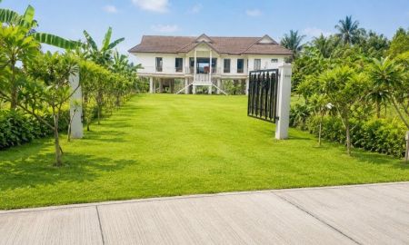 ให้เช่าบ้าน - AIRBNB บนที่ดิน 3 ไร่ คฤหาสน์หรู 3นอน บางโพธิ์ สุราษฎร์ธานี 3น้ำ 189 ตร.ม. วัดเขาศรีวิชัย รร.บ้านท่าอิฐ 1 กม.