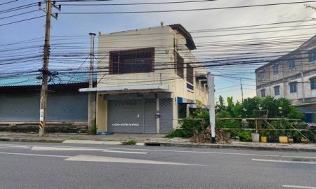 ขายอาคารพาณิชย์ / สำนักงาน - ขายถูกกว่าตลาด อาคารพาณิชย์ 3ชั้นครึ่ง บางทราย ชลบุรี ติดถนนสุขุมวิท อิฐแดงทั้งหลัง ติดถนน2ด้าน ติดถนนสุขุมวิทและถนนหลังบ้านกำนัน