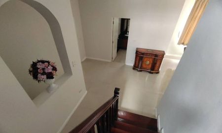 ให้เช่าบ้าน - ให้เช่าบ้านเดี่ยว 2ชั้นเนื้อที่ 60ตร.ว พื้นที่ใช้สอย 200ตร.ม 3ห้องนอน 3ห้องน้ำ เฟอร์ครบ ถนนเฉลิมพระเกียรติ ร.9 สวนหลวง ร.9 ราคาเช่า 35,000 บ/ด