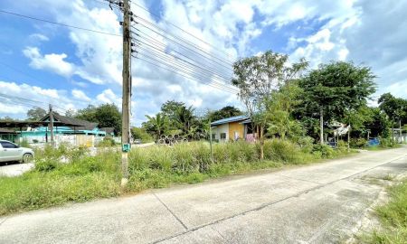 ขายที่ดิน - ขายที่ดินตาขันถมแล้ว 54 ตรว. ติดถนน2ด้าน เข้าซอยจากถ.4เลนเชิงเนิน-ชากบก-430เมตร อ.บ้านค่าย ระยอง