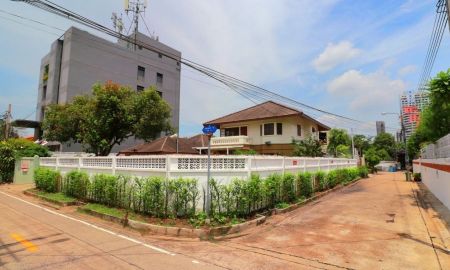ขายบ้าน - ขายที่ดินพร้อมบ้าน แปลงหัวมุมหายาก! 174 ตร.ว. ลาดพร้าว 35 ทำเลทองเชื่อมต่อรัชดาภิเษก