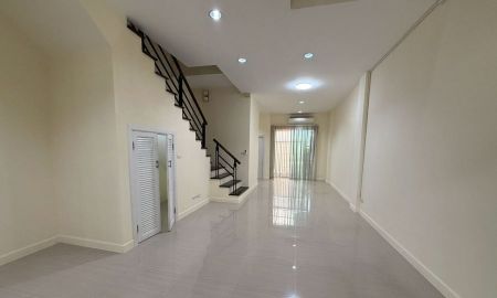ให้เช่าอาคารพาณิชย์ / สำนักงาน - ให้เช่าโฮมออฟฟิศ 4 ชั้น Premium Place นวมินทร์-สุขาภิบาล 1 แอร์ 7 เครื่อง (จดทะเบียนบริษัทได้!)