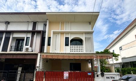 ขายบ้าน - ขายทาวน์โฮมโมเดิร์น 4 ห้องนอน พร้อมครัวปิด โครงการบ้านฟ้าปิยรมย์ เทอร์เร่ (เฟส 12) ลาดสวาย ลำลูกกา ปทุมธานี