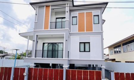 ขายบ้าน - บ้านเดี่ยว2.5 ชั้น สั่งสร้างเอง สภาพใหม่เพียง 2 ปี ทำเลทอง พัฒนาการ อ่อนนุช ศรีนครินทร์
