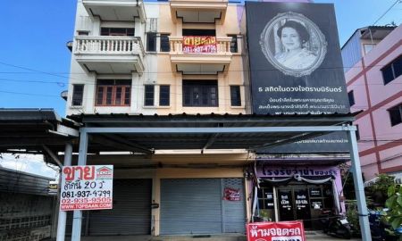 ขายอาคารพาณิชย์ / สำนักงาน - ขายอาคารพาณิชย์ ถนนบางใหญ่-บางคูลัด บางใหญ่ นนทบุรี เนื้อที่ 20 ตร.ว. 1 คูหา 3.5 ชั้น