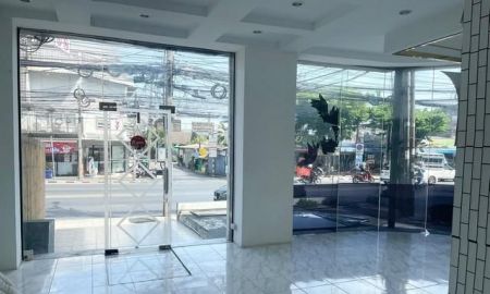 ให้เช่าอาคารพาณิชย์ / สำนักงาน - ให้เช่าตึกมุม 4.5 ชั้น พื้นที่ใช้สอย 450 ตรม. ใกล้อ่อนนุชและตลาดเอี่ยมสมบัติ ตึกเปล่าตามสภาพปรับแต่งได้เต็มที่ เหมาะทำโชว์รูม คลินิก หรือโฮสเทล