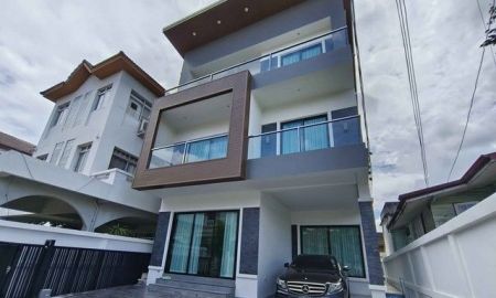 ให้เช่าบ้าน - ให้เช่าบ้านเดี่ยว 3 ชั้น 50 ตรว. พื้นที่ใช้สอย 330 ตรม.4 ห้องนอน 6 ห้องน้ำ1 ห้องแม่บ้าน สุขุมวิท 65