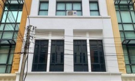 ให้เช่าทาวน์เฮาส์ - ให้เช่าทาวน์โฮม 3.5 ชั้น 4 ห้องน้ำ 3 ห้องนอน พร้อมเฟอร์นิเจอร์ โครงการ บ้านกลางกรุง ออฟฟิศ พาร์ค บางนา