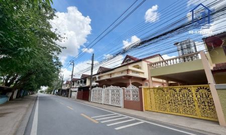 ขายทาวน์เฮาส์ - ขายทาวน์โฮม 2 ชั้น ซอยนวมินทร์ 111 บ้านรีโนเวทใหม่ 33 ตร.ว. ใกล้ทางด่วนเอกมัย-รามอินทรา
