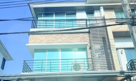 ขายทาวน์เฮาส์ - ขาย ทาวน์โฮม Town Plus หัวหมาก 22.9 ตร.วา 3 ชั้น 3 ห้องนอน รีโนเวทใหม่ทั้งหลัง บ้านหน้าสวน พร้อมเข้าอยู่