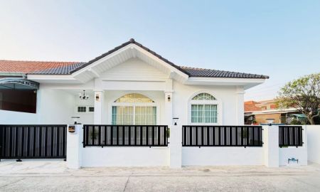 ขายคอนโด - ขายบ้านรีโนเวทใหม่ 3 ห้องนอน ในโครงการ คลาสสิค โฮม วิลเลจ พัทยา เขาน้อย