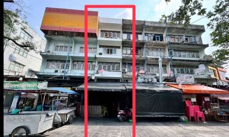 ขายอาคารพาณิชย์ / สำนักงาน - ขายด่วนอาคารพาณิชย์ 4 ชั้นครึ่ง 1 คูหา ทำเลทอง ซอยเอกมัย 30 ใจกลางเมือง ใกล้ BTSเอกมัย ขายขาดทุน ราคานี้หาไม่ได้แล้วในเอกมัย