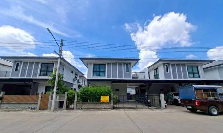 ขายทาวน์เฮาส์ - ขายบ้านแฝด 2 ชั้น หมู่บ้านฉัตรหลวง16 ใกล้ตลาดไทยสมบูรณ์