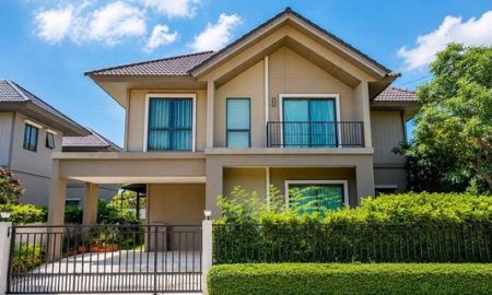 ให้เช่าบ้าน - ให้เช่า] หมู่บ้าน เพฟ บางนา กม.26 / 4 ห้องนอน 3 ห้องน้ำ / 55 ตรว. 190 ตรม. **28,000**