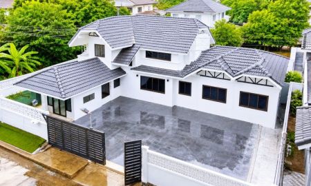 ให้เช่าบ้าน - แฮปปี้แลนด์ บ้านเดี่ยวหลังใหญ่ 8นอน คฤหาสน์ ฝึกสุนัขได้ NIDA โลตัสบางกะปิ 2.1กม. 3น้ำ นวมินทร์77-83 96ตร.ว. 450ตร.ม.