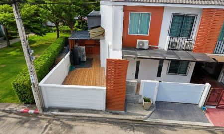 ให้เช่าทาวน์เฮาส์ - เดอะคริสตัล เอกมัย-รามอินทรา 900 ม. 28 ตร.ว.224 ตร.ม. ใกล้วัดลาดปลาเค้า 700 ม. ทาวน์โฮม 2 ชั้น หลังมุม 3นอน 2 น้ำ รีโนเวทใหม่ พร้อมเฟอร์ฯ