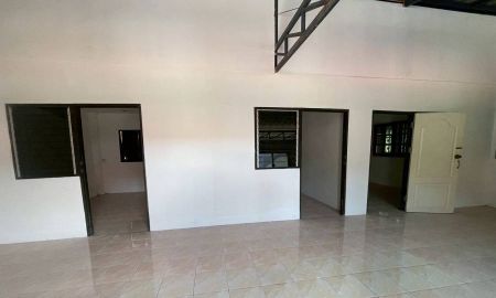 ขายบ้าน - บ้านสวนติดถนนลาดยาง ใกล้สนามกอล์ฟวอเตอร์มิลล์ ขนาด 1 ไร่ บ้านเลขที่ 17 พร้อมที่ดิน 7 ห้องนอน 4 ห้องน้ำ