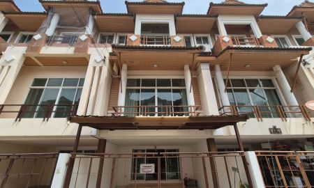 ขายทาวน์เฮาส์ - ขายทาวน์โฮม 3 ชั้นครึ่ง หมู่บ้านรินรดา ทำเลดี เดินทางสะดวก