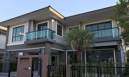 ให้เช่าบ้าน - ให้เช่าบ้านเดี่ยว Modern Designer House พร้อมสวนส่วนตัว The Palm พัฒนาการ 38 ใกล้ทองหล่อ เอกมัย