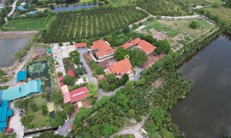 ขายที่ดิน - ขายที่ดิน 10 ไร่ พร้อมบ้านเดี่ยว 3 หลัง (ผังสีชมพู) นาดี สมุทรสาคร เหมาะสร้างโรงงาน โกดัง