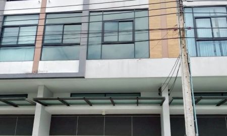 ขายทาวน์เฮาส์ - ขายโฮมออฟฟิศ 3 ชั้นครึ่ง โครงการ TRIO ร่มเกล้า มีนบุรี