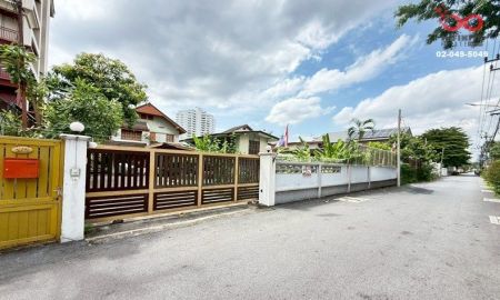 ขายบ้าน - ขายบ้านเดี่ยว 2 ชั้น 2 หลัง 128 ตร.ว. ถนนนางลิ้นจี่ - นราธิวาสราชนครินทร์ ทุ่งมหาเมฆ เขตสาทร
