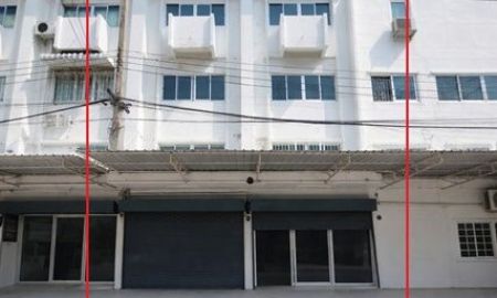 ให้เช่าอาคารพาณิชย์ / สำนักงาน - 32 ตร.ว. ให้เช่าอาคารพาณิชย์ 4 ชั้น 2 คูหา ใกล้ BTSเสนานิคม 310 ม. BTS รัชโยธิน ซ.พหลโยธิน 31-39 ลาดยาว จตุจักร 400 ตร.ม.