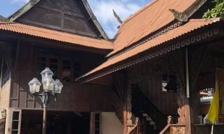 ขายบ้าน - ขายที่ดินพร้อมบ้านเรือนไทย หางดง เชียงใหม่ 6 ไร่ ติดถนนไฮเวย์2001 พร้อมกิจการร้านลานนาไทยแอนติคส์