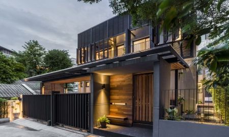 ให้เช่าบ้าน - ให้เช่าบ้านเดี่ยว / โฮมออฟฟิศ ซอยสุขุมวิท 28 ใกล้ BTS พร้อมพงษ์ เพียง 600 เมตร เลี้ยงสัตว์ได้ ที่อยู่อาศัย, Private Office, Studio หรือ Showroom