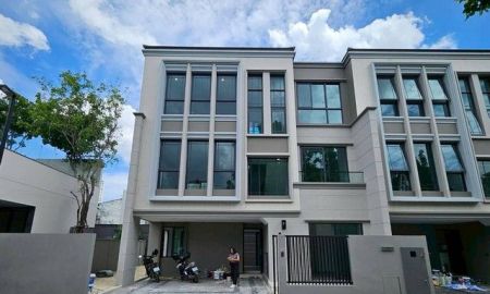 ให้เช่าบ้าน - ให้เช่า ทาวน์โฮม Classe Ratchayothin ขนาด 41.6 ตร.วา พทชส 228 ตร.ม 3 ห้องนอน 4 ห้องน้ำ บ้านใหม่ 3 ชั้น วิวสวนและน้ำพุ ใกล้ BTS พหลโยธิน