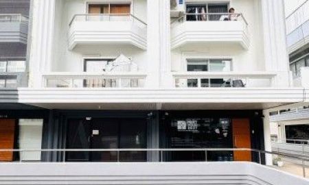 ขายอาคารพาณิชย์ / สำนักงาน - ขานอาคารพาณิชย์ 5 ชั้น 2 คูหา ขนาด 36 ตรว. ซ.เอกมัย12 ติดถนนใหญ่ ใกล้ห้าง Donki
