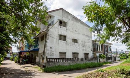 ขายอาคารพาณิชย์ / สำนักงาน - ขายด่วน อาคารพาณิชย์ 3 ชั้น "บ้านนกนางแอ่น" พร้อมทำธุรกิจสร้างรายได้ทันที ใจกลางเมืองสุราษฎร์ธานี