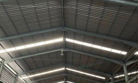 ให้เช่าโรงงาน / โกดัง - ให้เช่าโกดังมีออฟฟิศ พื้นที่สีแดงย่านบางพลี ถนนเทพารักษ์ มี เครน 5 ตัน จำนวน 2 ตัว 5 ตันต่อ ตร.ม.