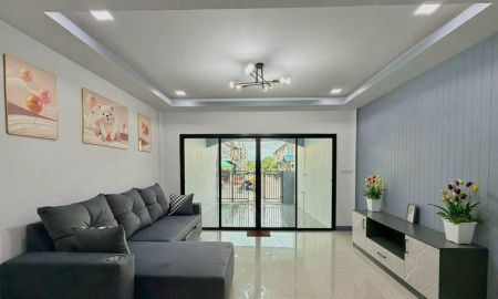 ขายทาวน์เฮาส์ - ขายทาวน์เฮ้าส์ 2 ชั้น หมู่บ้าน ปิยวรารมย์ เฟส 1 เนื้อที่ 21 ตารางวา 3 ห้องนอน ตำบลไทรน้อย อำเภอไทรน้อย จังหวัดนนทบุรี